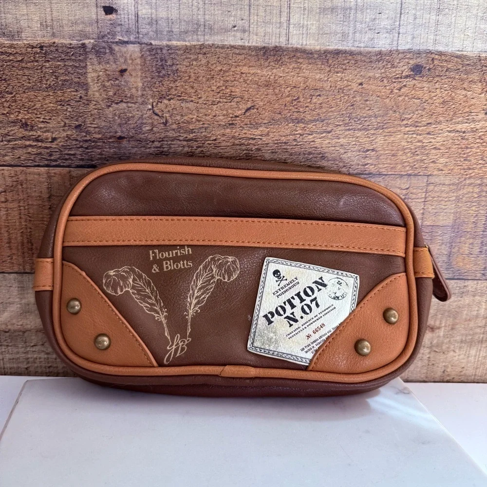 Official Harry Potter Hogwarts Cosmetic Case